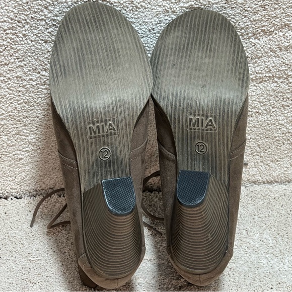 MIA Brown Ankle Boots with Laces - Picture 5 of 5